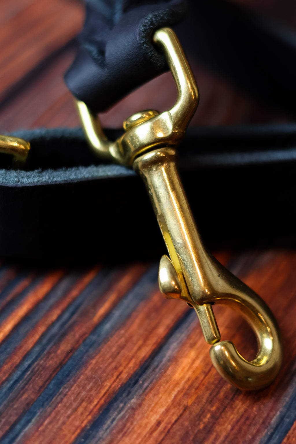 Geflochtene Hundeleine aus Fettleder, 1,50 m lang. Karabiner