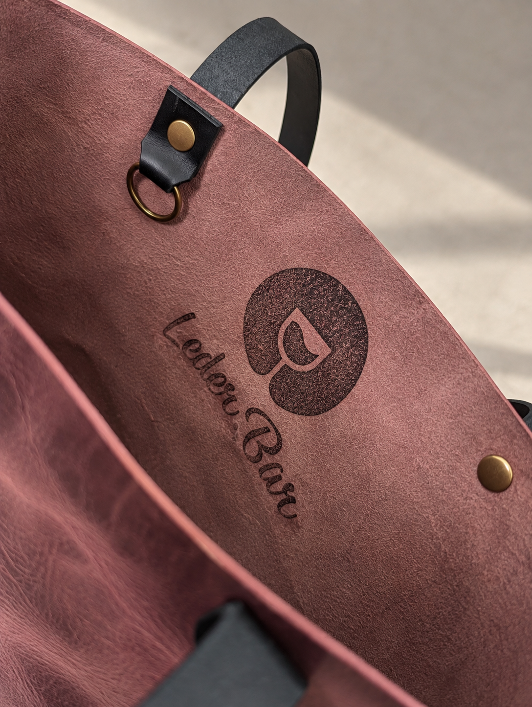 Handgefertigte Leder Tote Bag „Mabel“ aus italienischem Leder. Detailansicht Innen